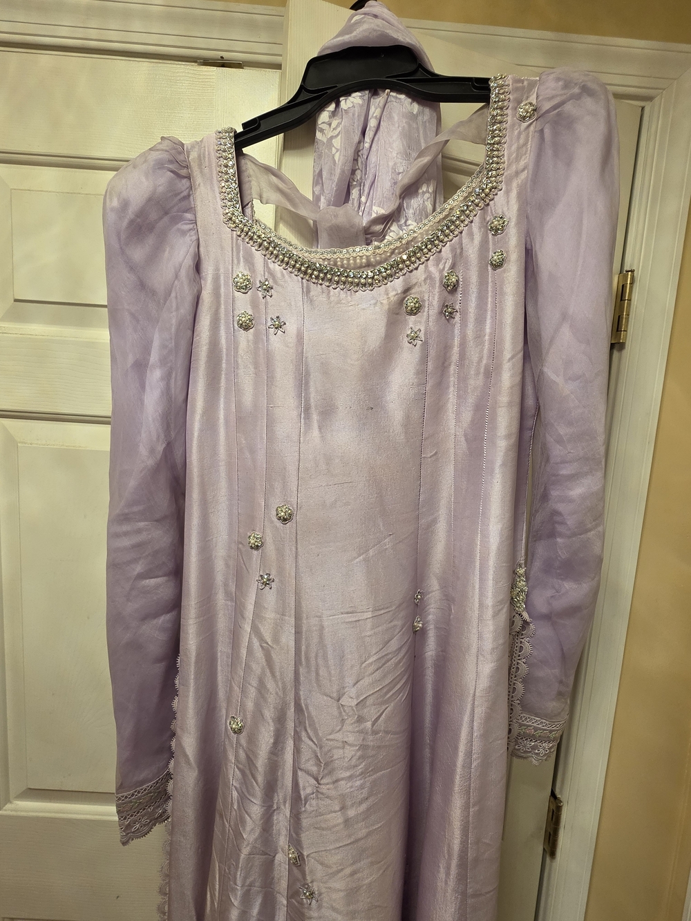 Pleats Are Damaged At Back Of Chest Area No Other Damage. Fta Shirt And Dupatta.